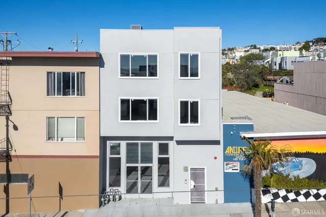 a large building with a lot of windows