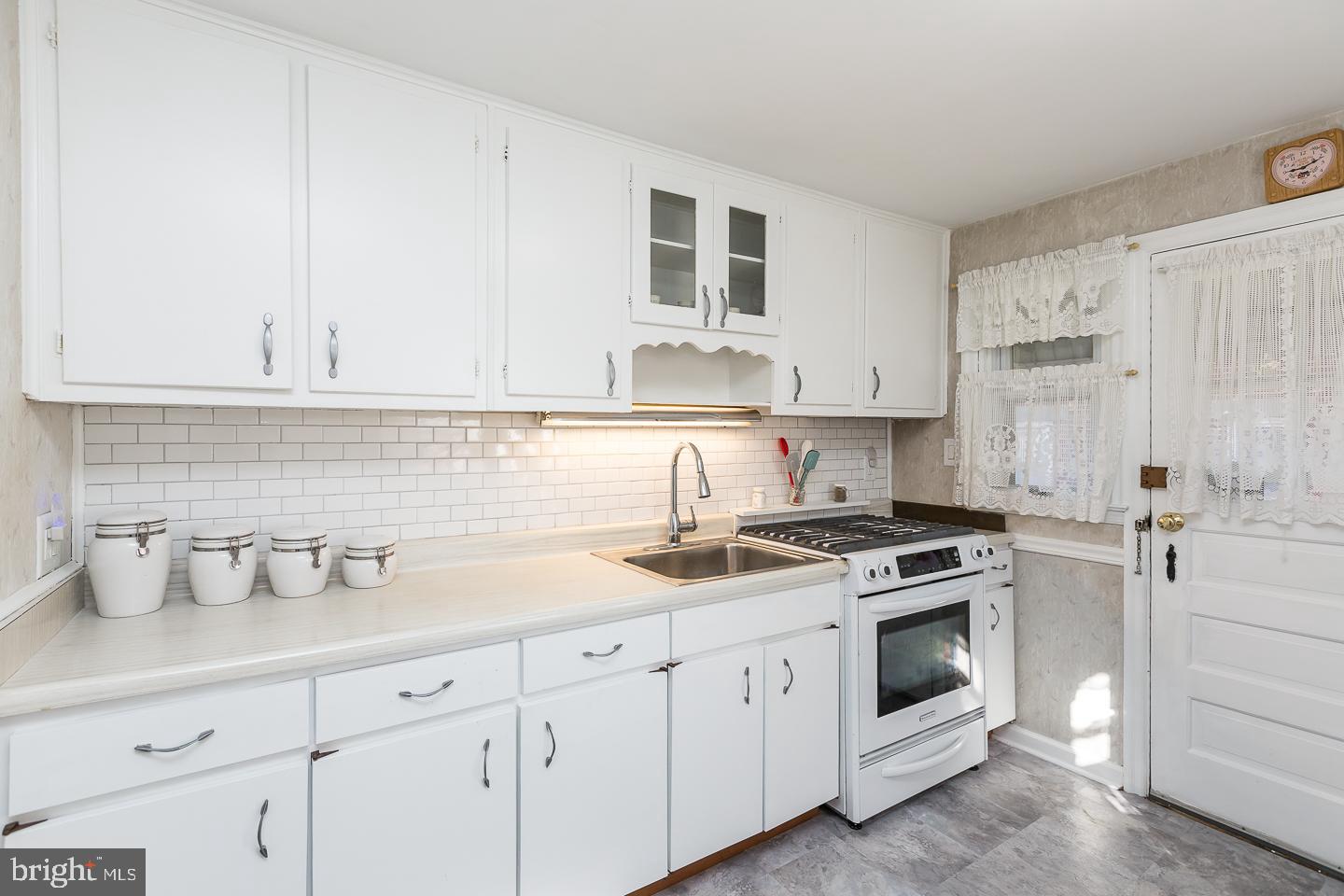 628 North Eagle Road Havertown, PA 19083 - Photo 13 of 36 Kitchen