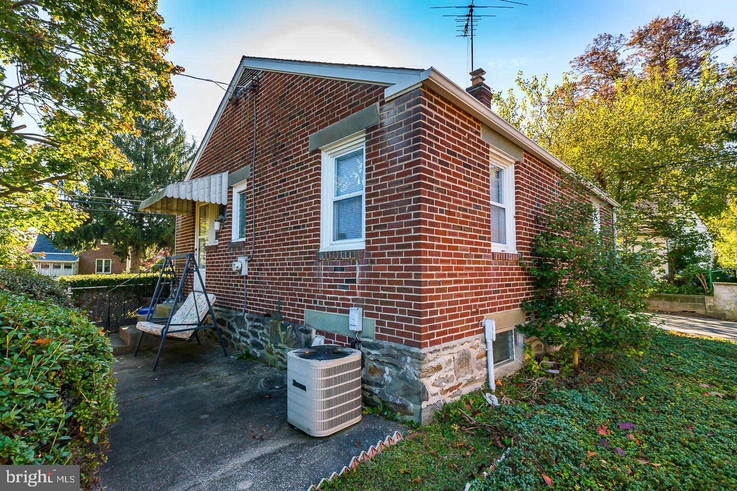 628 North Eagle Road Havertown, PA 19083 - Photo 4 of 36