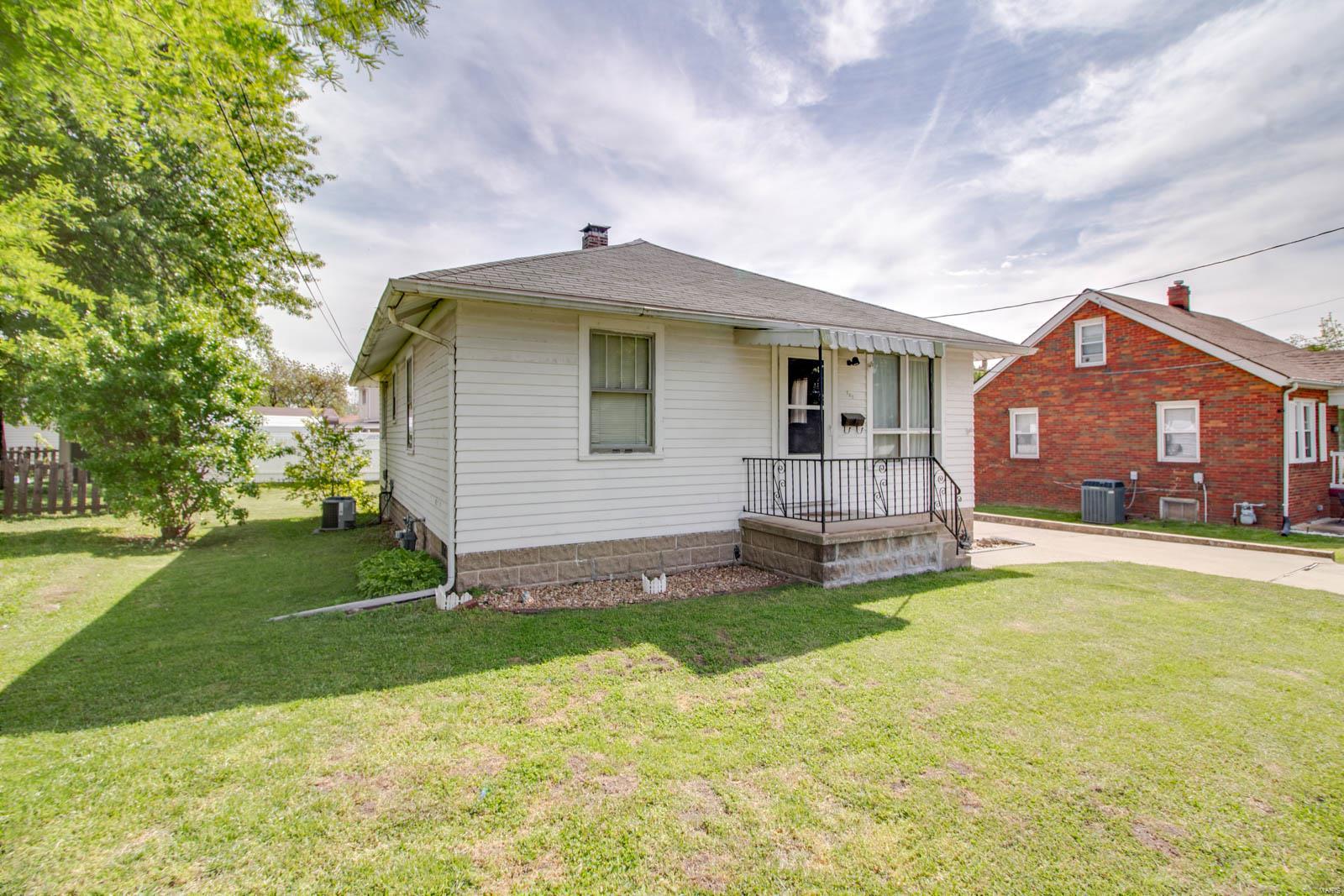 703 Milton Road Alton, IL 62002 - Photo 2 of 21 Gallery Image 2