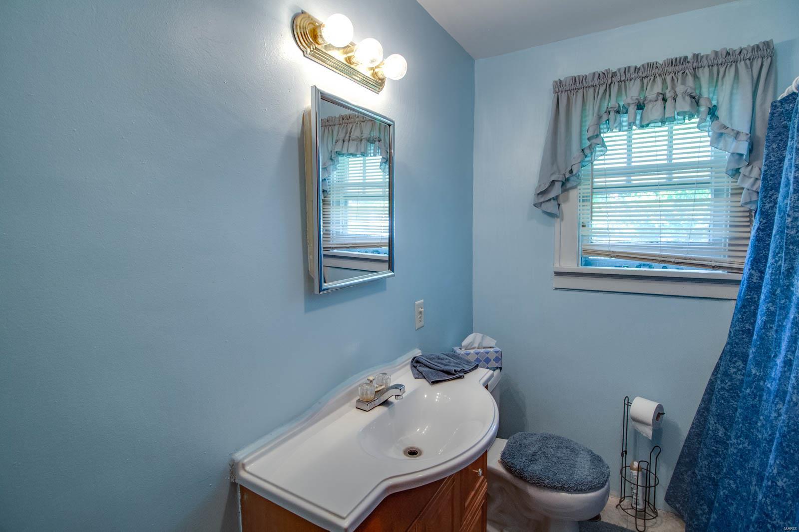 703 Milton Road Alton, IL 62002 - Photo 12 of 21 Gallery Image 12