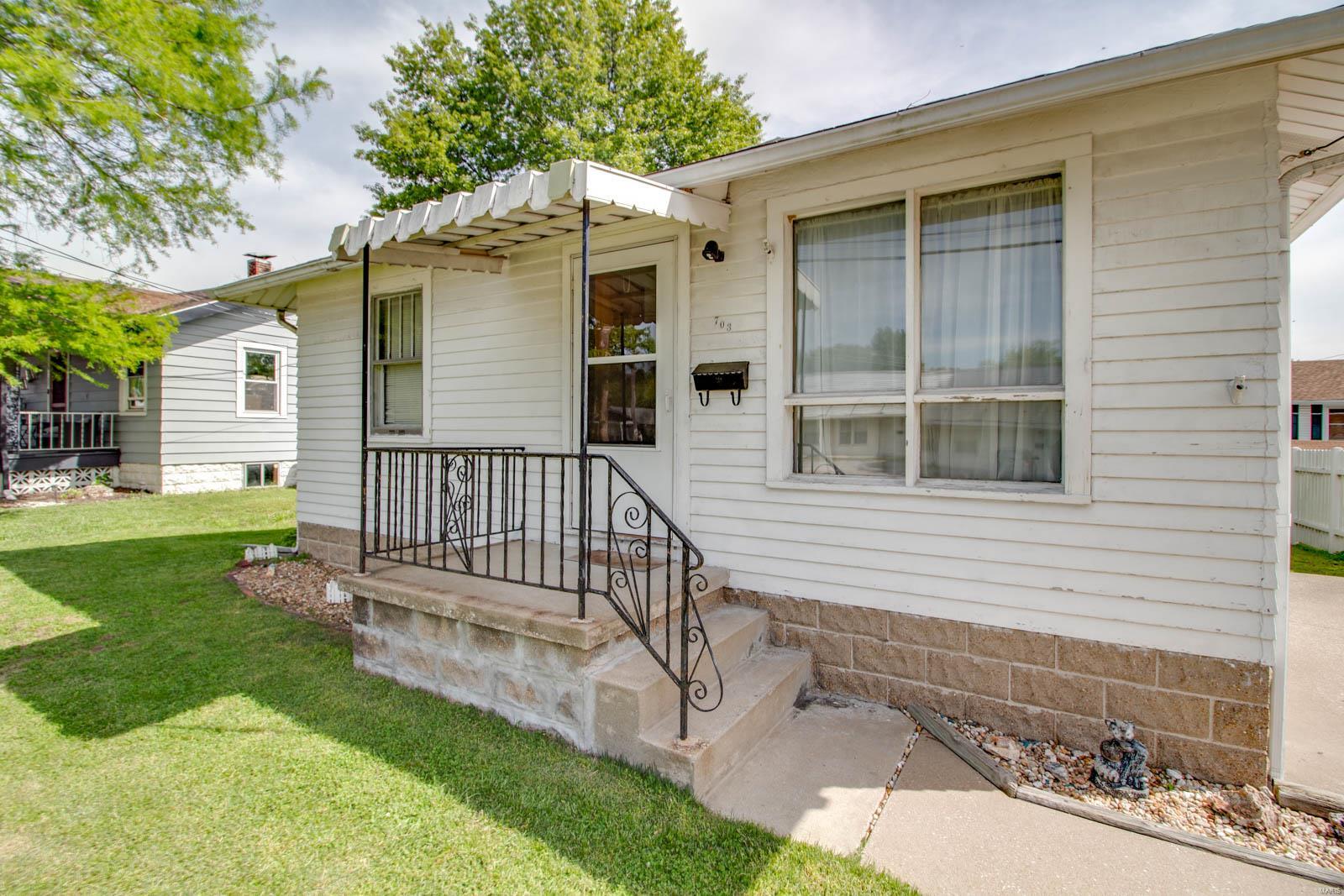 703 Milton Road Alton, IL 62002 - Photo 3 of 21 Gallery Image 3