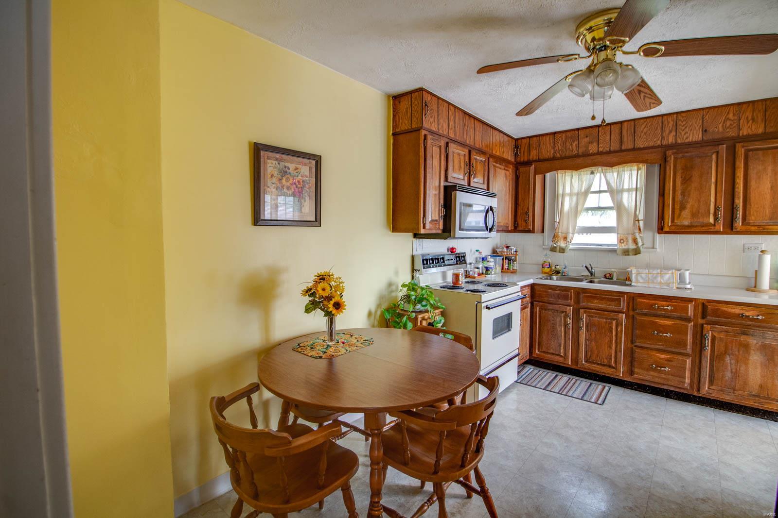 703 Milton Road Alton, IL 62002 - Photo 6 of 21 Gallery Image 6