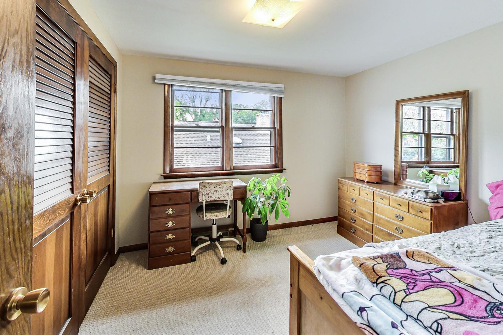 132 East Burlington Street Riverside, IL 60546 - Photo 25 of 38 a bedroom with a bed and a table in it