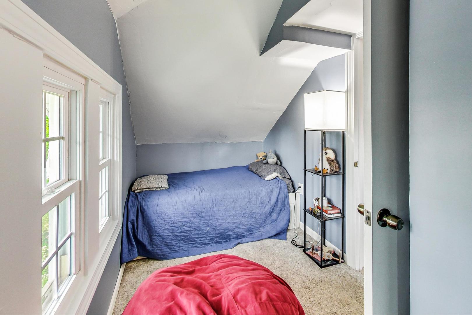 132 East Burlington Street Riverside, IL 60546 - Photo 28 of 38 a bedroom with a bed and a window