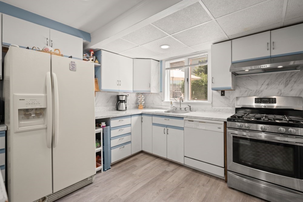 25 Ledge Street Melrose, MA 02176 - Photo 13 of 42