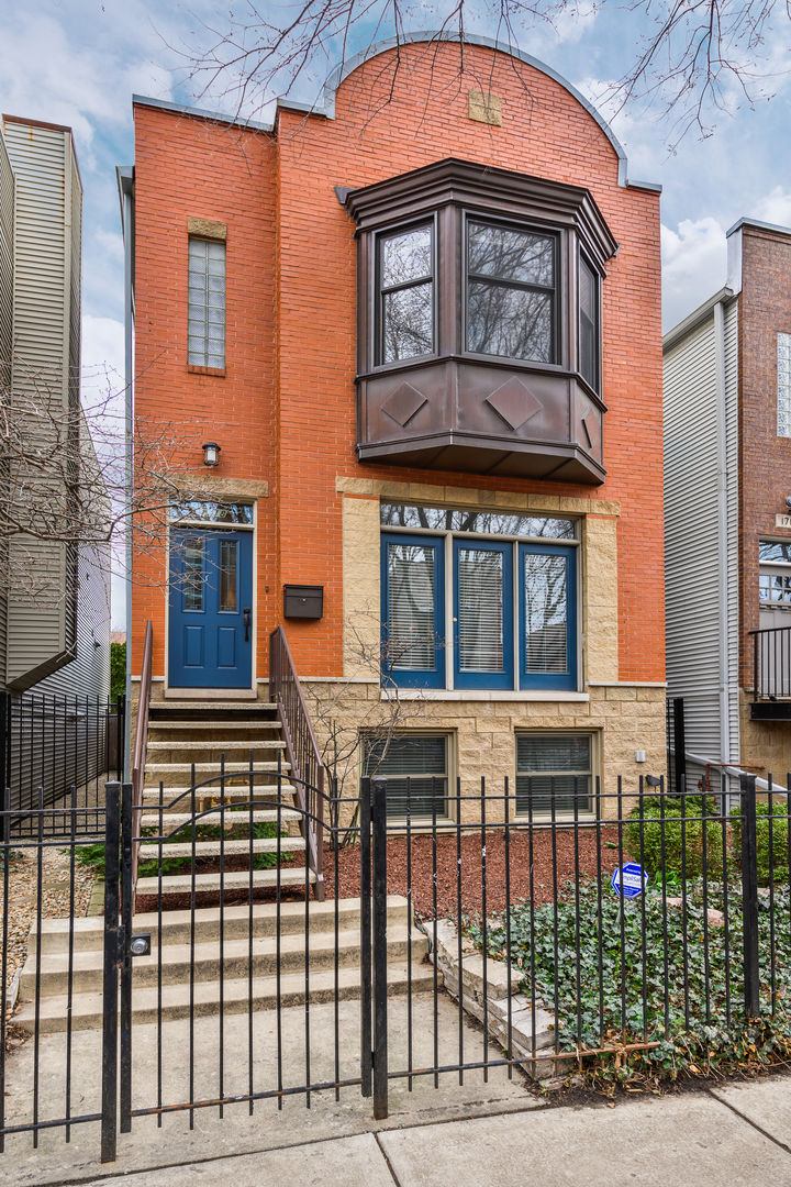 1718 West Huron Street Chicago, IL 60622 - Photo 1 of 33 a front view of a house