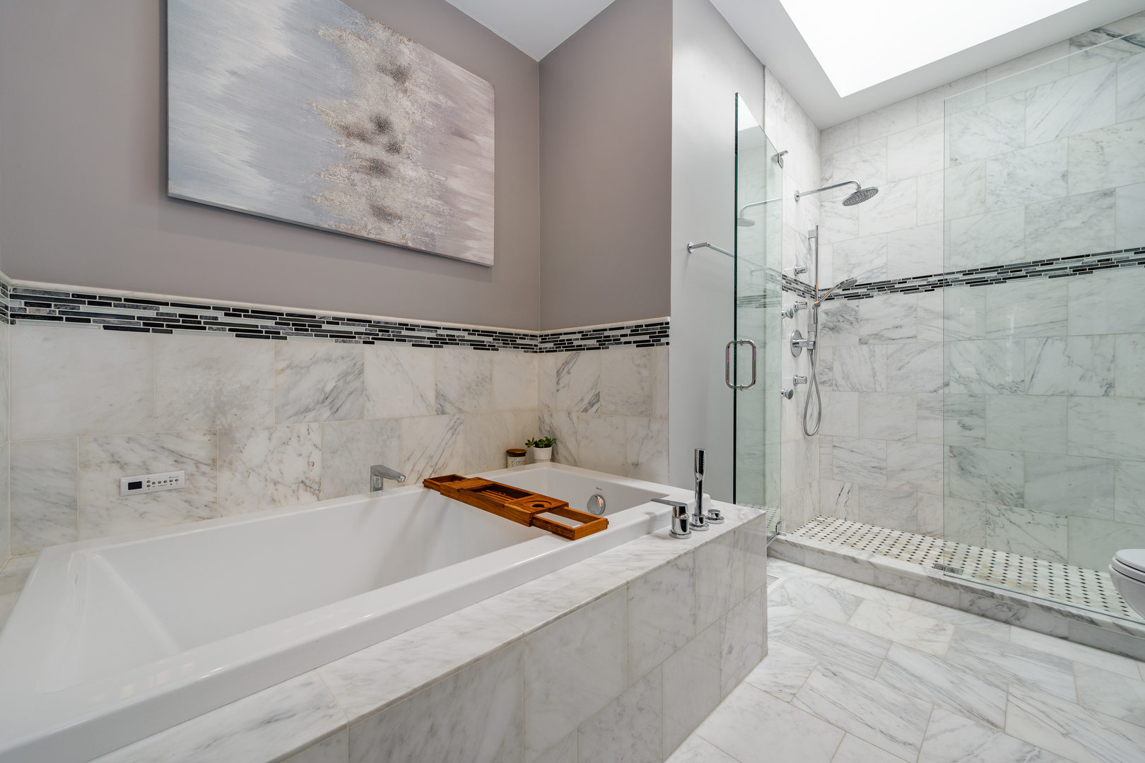 1718 West Huron Street Chicago, IL 60622 - Photo 18 of 33 a bathroom with a bathtub and shower