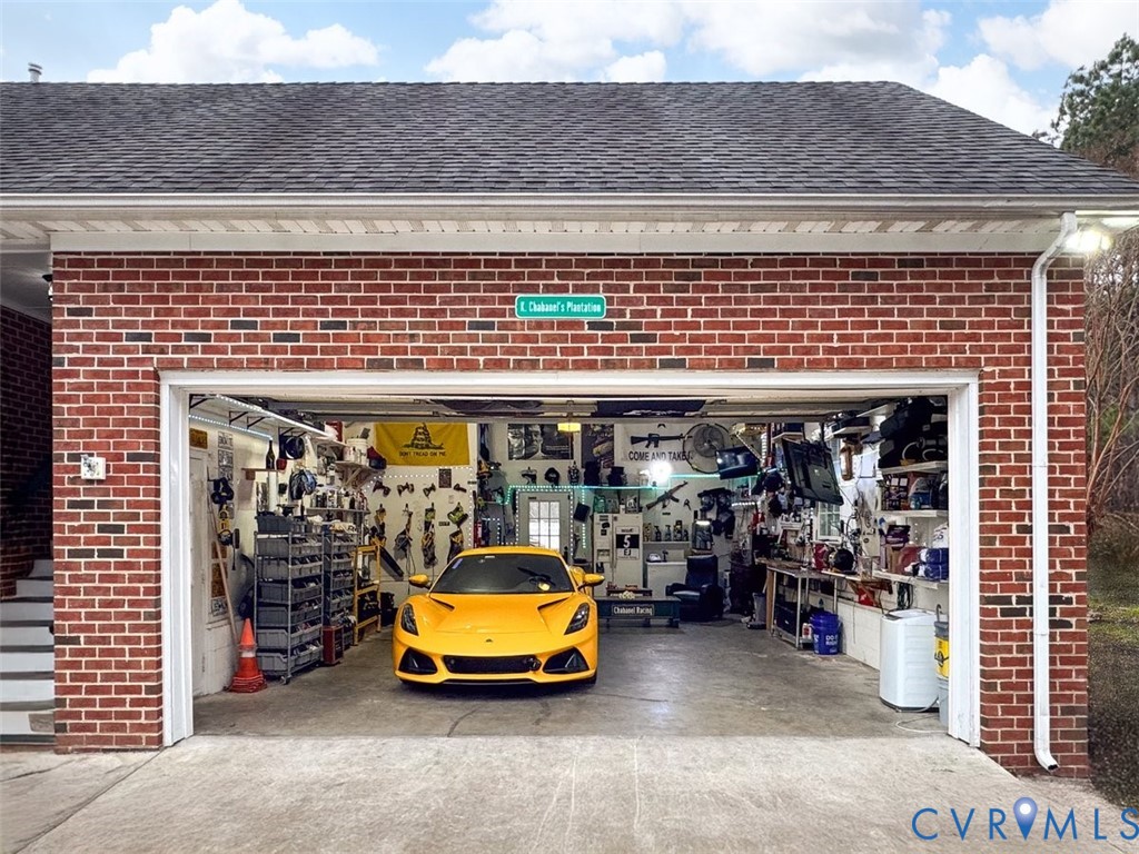 4040 Richmond Road Amelia Court House, VA 23002 - Photo 38 of 50 a view of a garage with parked cars
