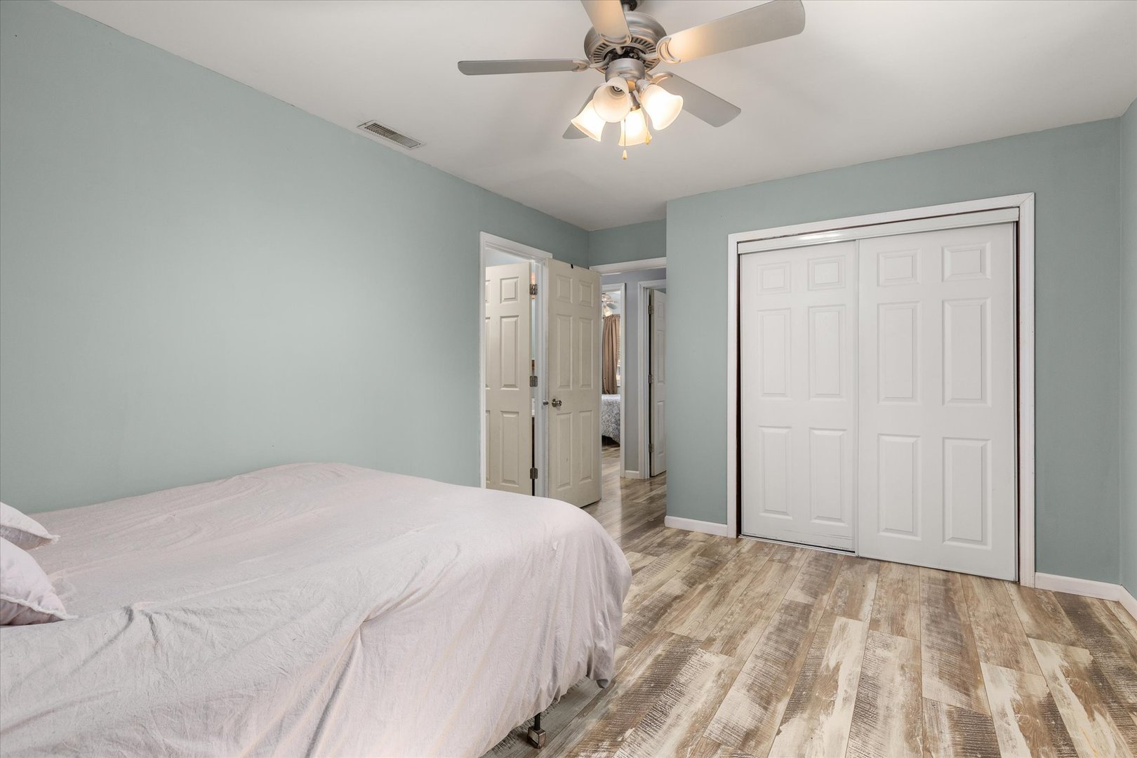 3440 Cardinal Lane Morris, IL 60450 - Photo 26 of 34 a bedroom with a large bed and a chandelier