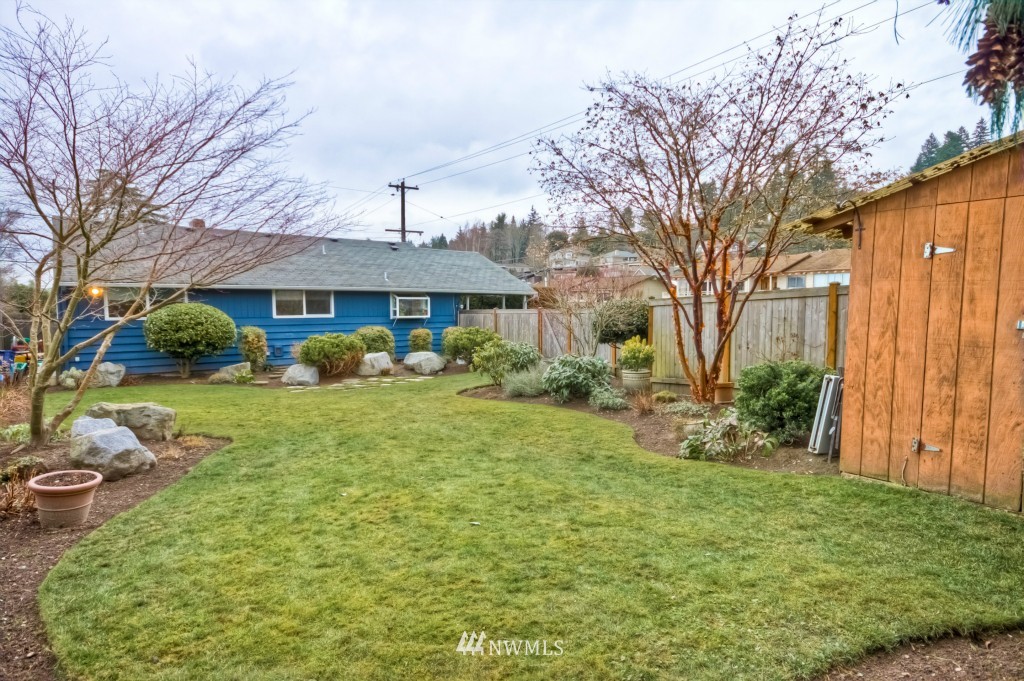 1058 Daley Street Edmonds, WA 98020 - Photo 2 of 12 Gallery Image 2