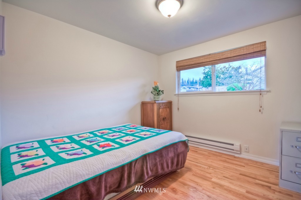 1058 Daley Street Edmonds, WA 98020 - Photo 11 of 12 Gallery Image 11