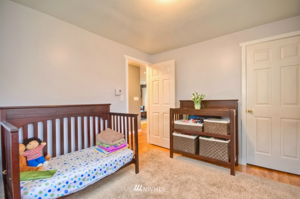 1058 Daley Street Edmonds, WA 98020 - Photo 10 of 12 Gallery Image 10