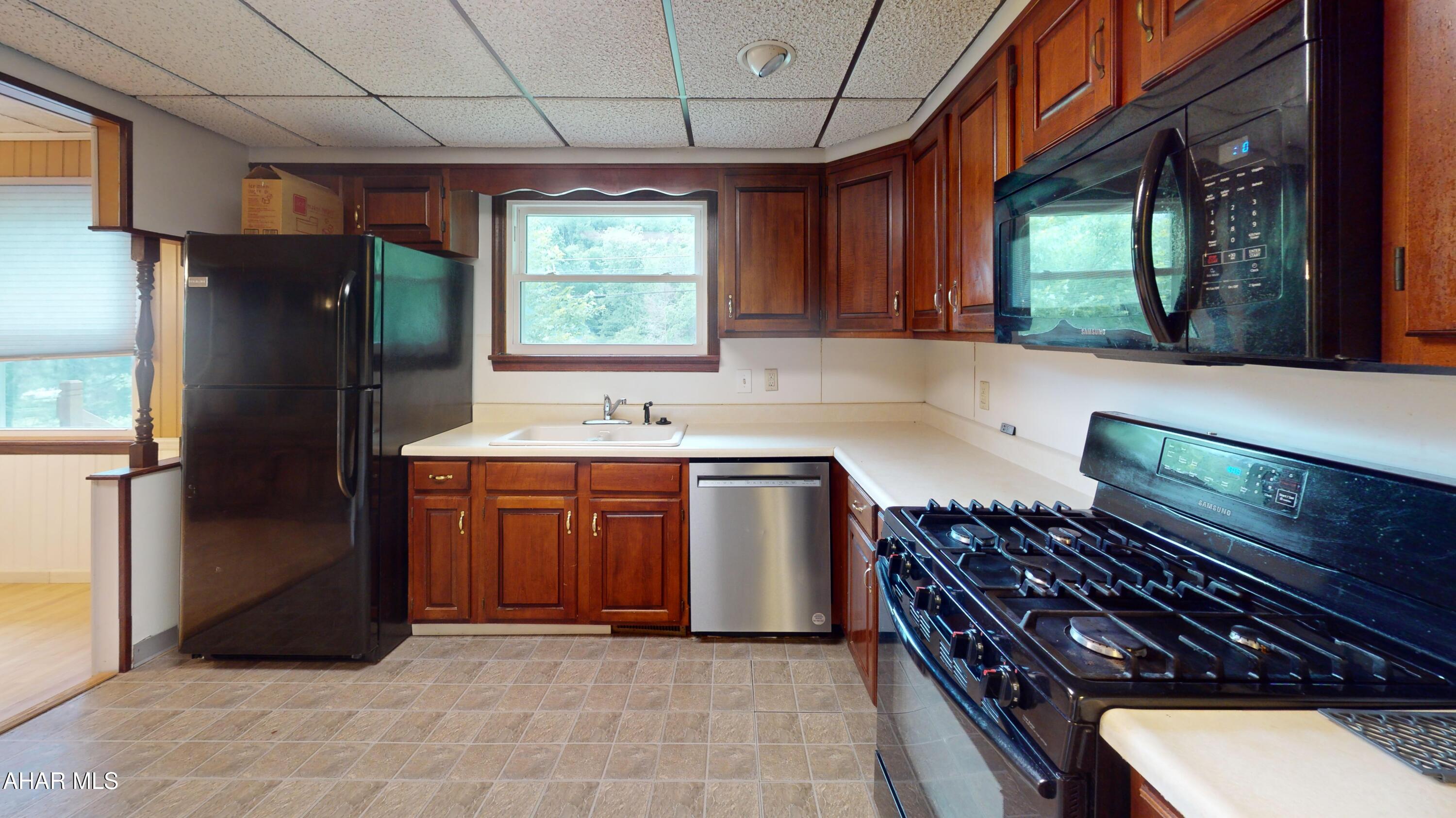 315 Munster Road Portage, PA 15946 - Photo 7 of 36