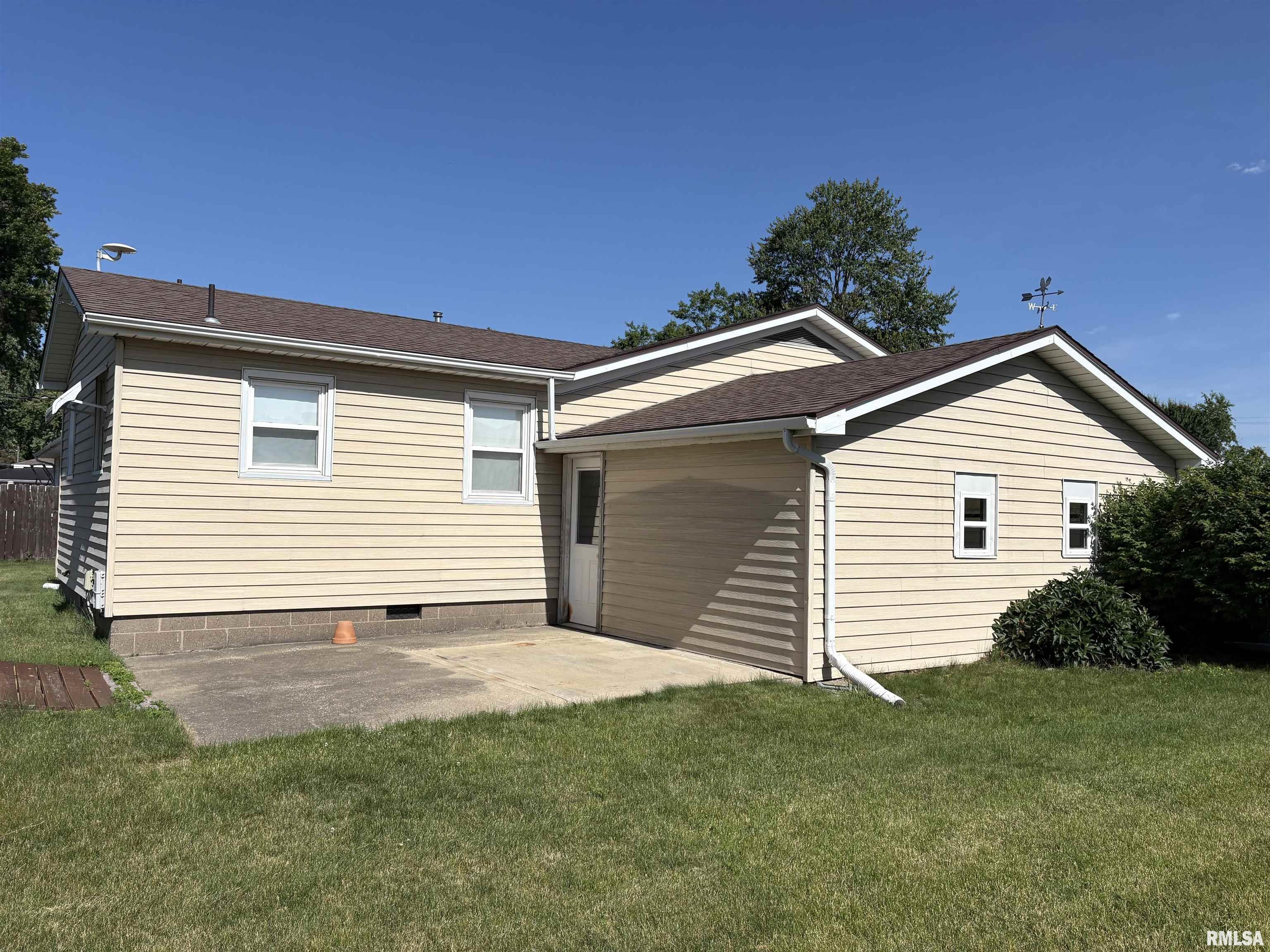 870 Park View Road Galesburg, IL 61401 - Photo 4 of 60