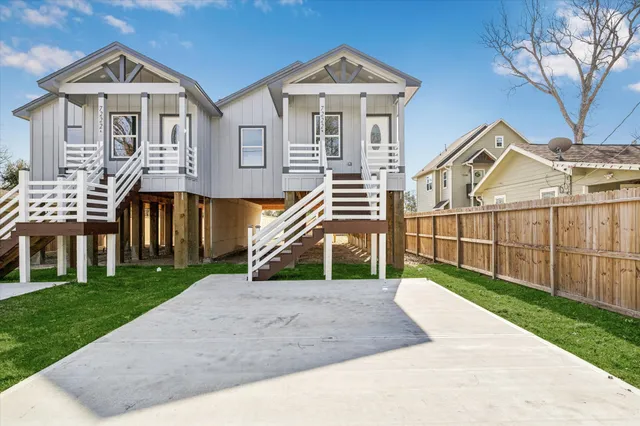 $439,999 | 7222 Philibert Lane, Unit A/B, Houston, TX 77028