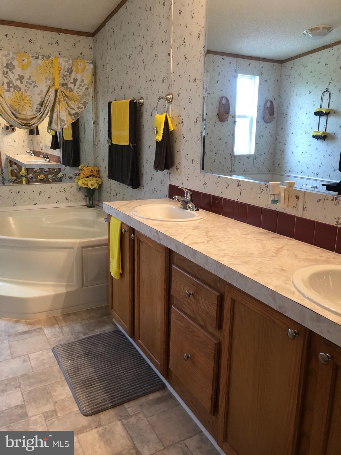 629 Dominion Road Gerrardstown, WV 25420 - Photo 17 of 39 Master Bathroom