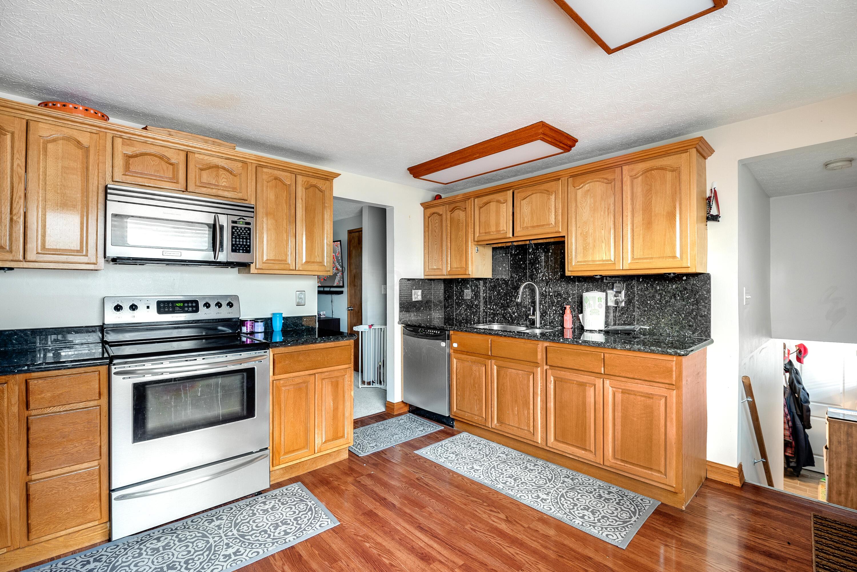 6413 Lexleigh Road Reynoldsburg, OH 43068 - Photo 18 of 40 Kitchen