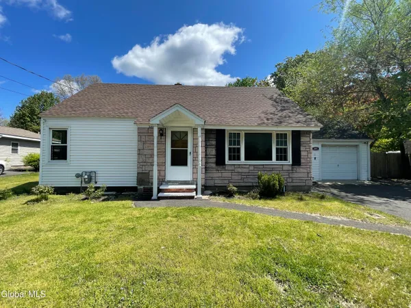 $429,000 | 3881 Carman Road, Guilderland, NY 12303