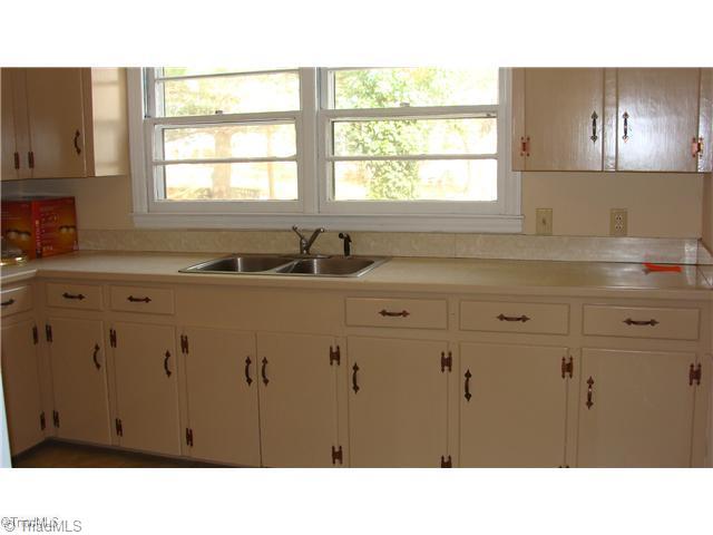 Kitchen. Lots of Cabinet Space