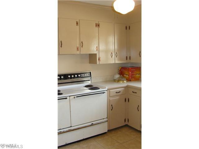 Kitchen. Double Oven/Range