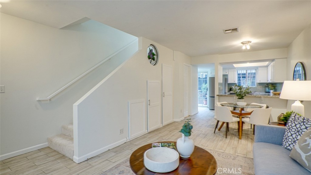 305 East Valencia Avenue, Unit R Burbank, CA 91502 - Photo 3 of 21
