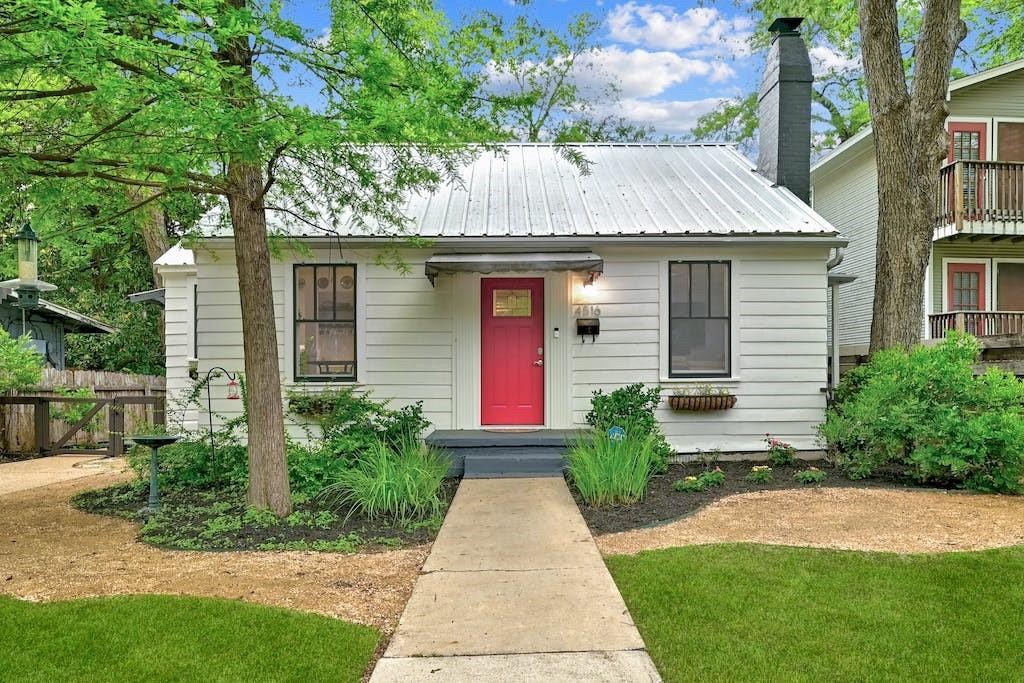 Welcome home to your classic Hyde Park bungalow!