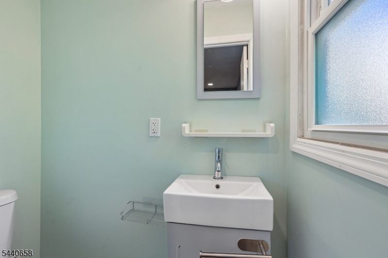 345 Trotting Road Union, NJ 07083 - Photo 15 of 43