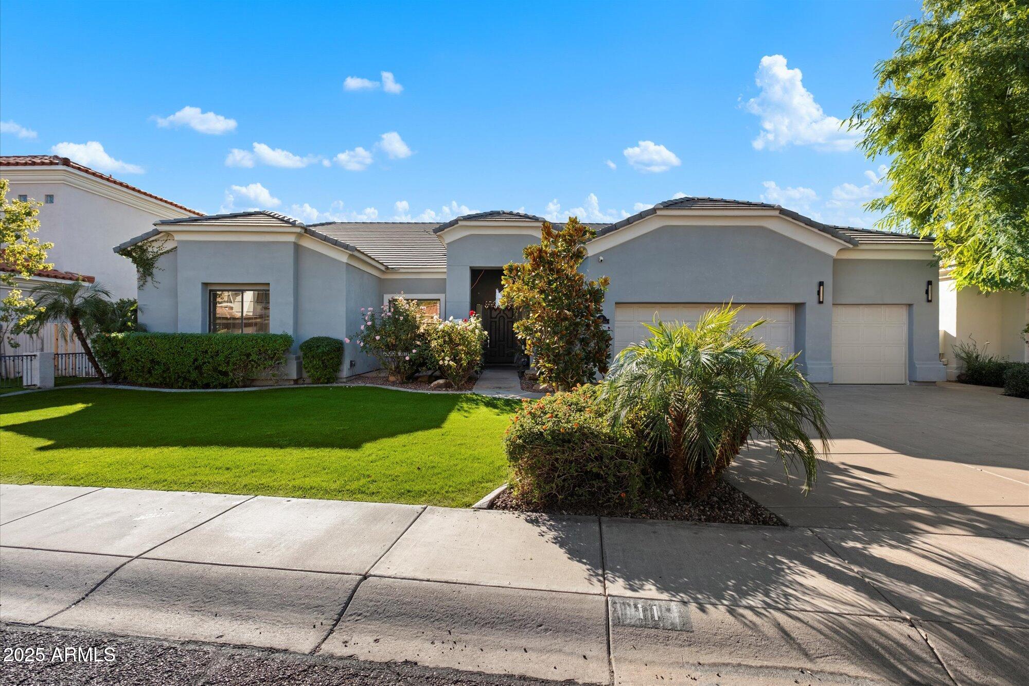 11 West San Juan Avenue Phoenix, AZ 85013 - Photo 2 of 40 a front view of a house with a garden