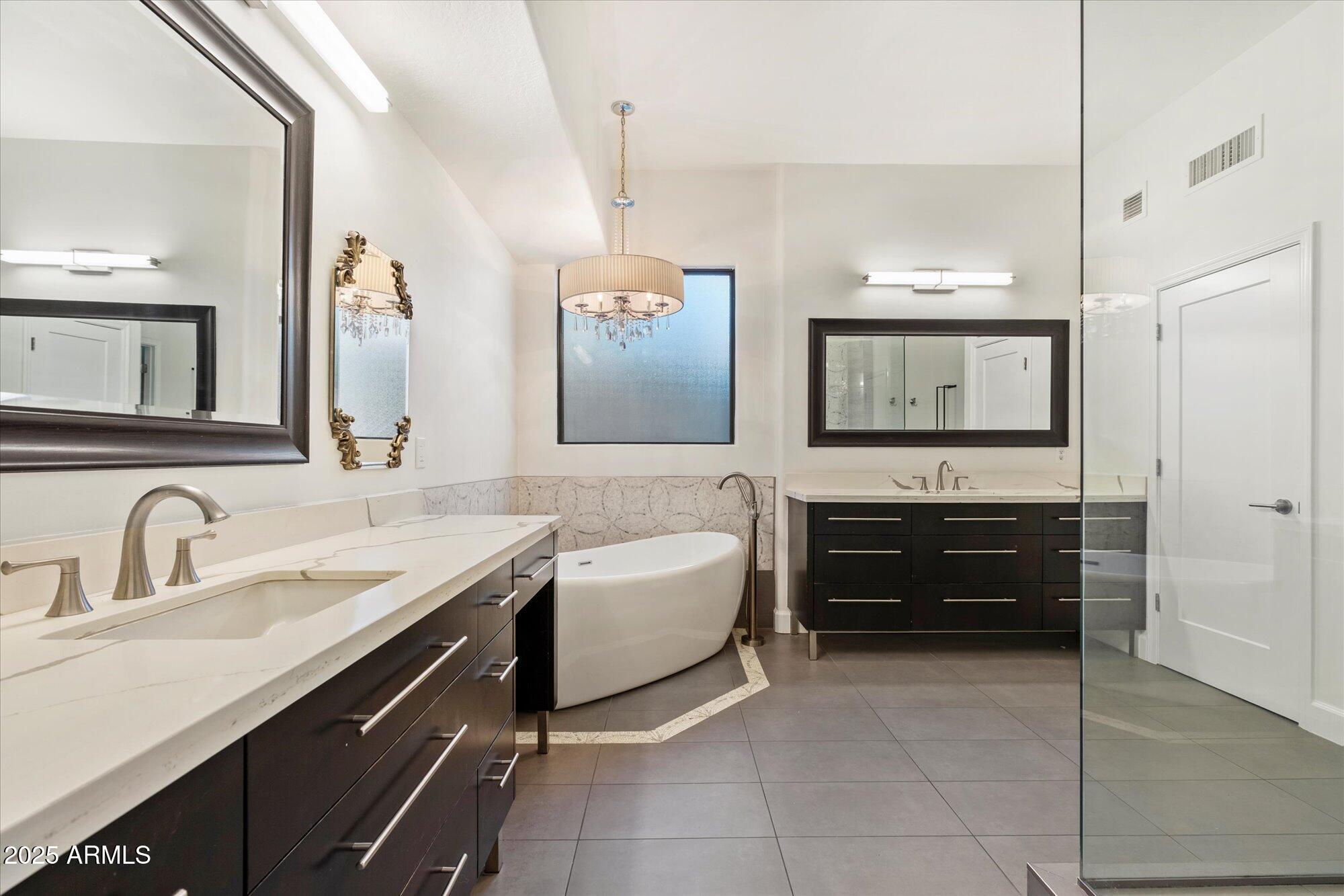 11 West San Juan Avenue Phoenix, AZ 85013 - Photo 24 of 40 a en suite bathroom with a sink and a mirror