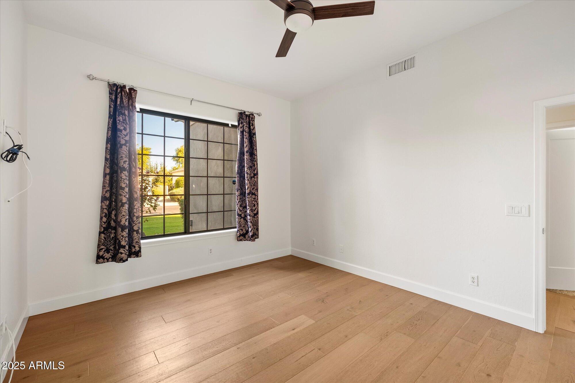 11 West San Juan Avenue Phoenix, AZ 85013 - Photo 28 of 40 an empty room with windows