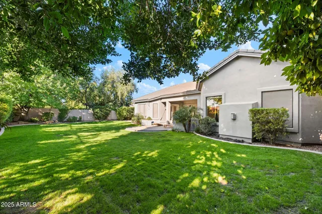 a view of a house with backyard and garden