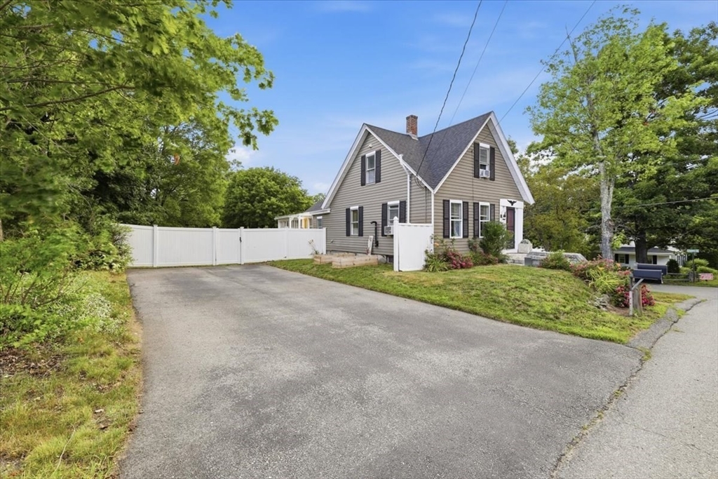 19 West Elm Street Townsend, MA 01474 - Photo 1 of 35