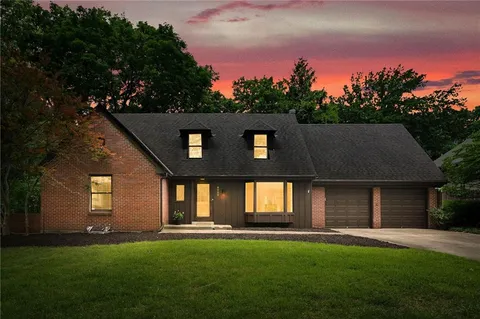 $795,000 | 6000 Reinhardt Drive, Fairway, KS 66205