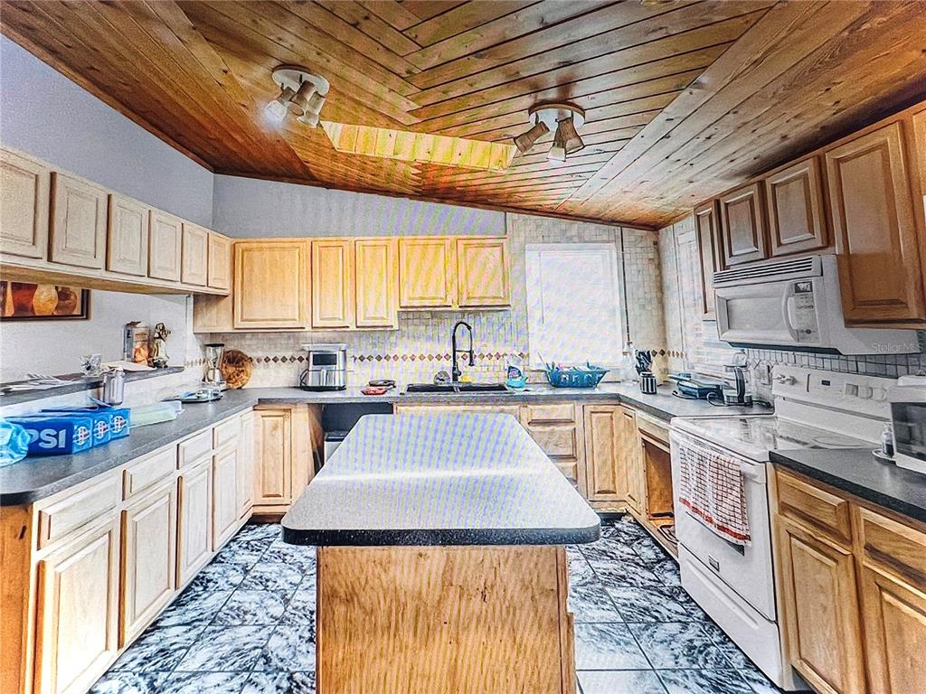 5543 Moog Road New Port Richey, FL 34652 - Photo 9 of 25