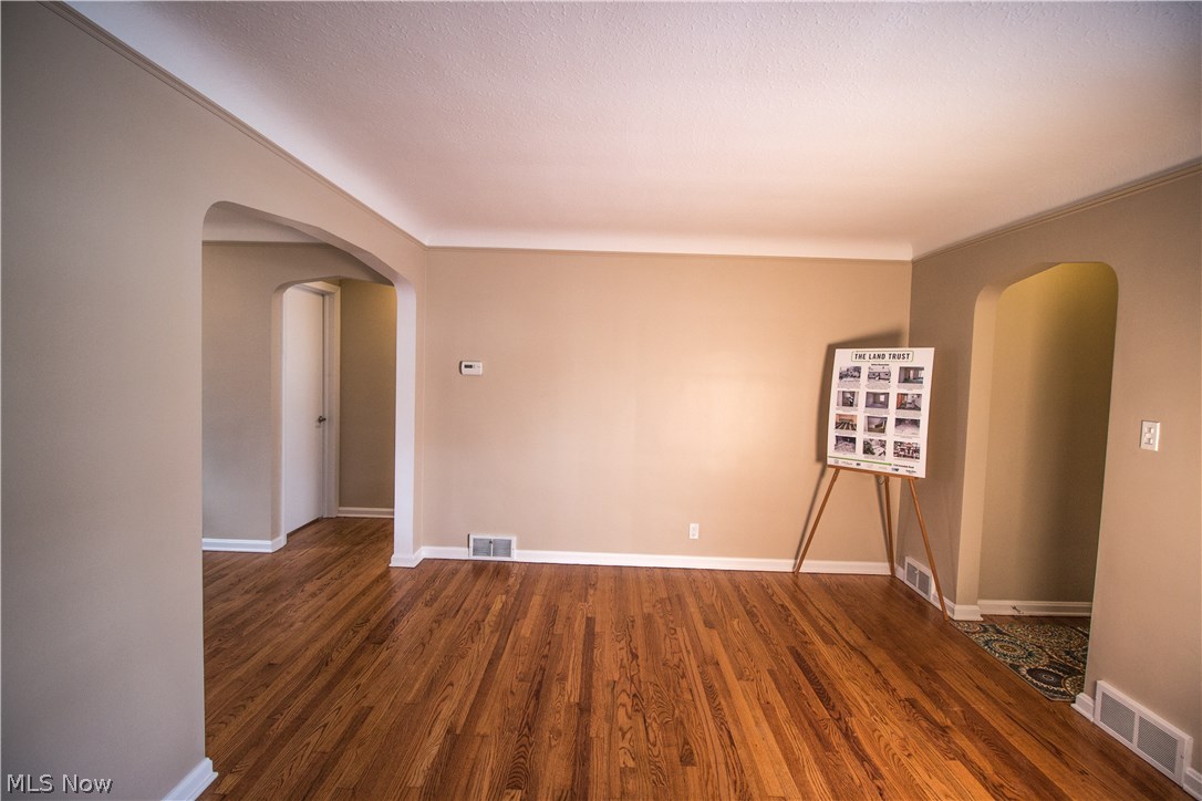 1236 Avondale Road Cleveland, OH 44121 - Photo 4 of 17