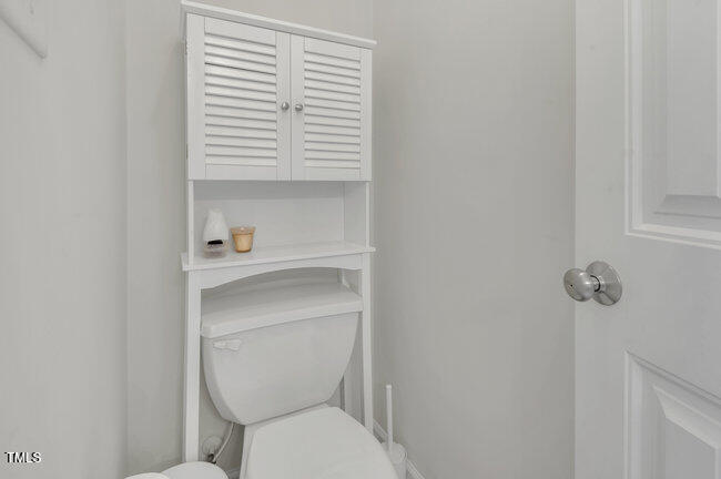133 Pasadena Road Garner, NC 27529 - Photo 24 of 39 a bathroom with a toilet and a window