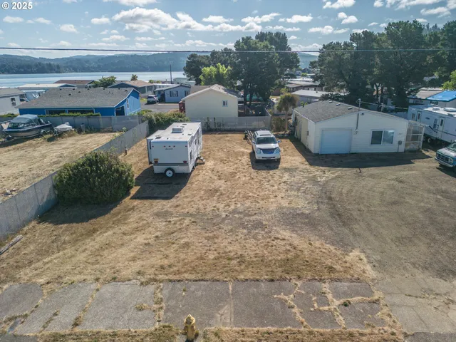 $500,000 | 1045-1085 Northeast Mill Street, Waldport, OR 97394