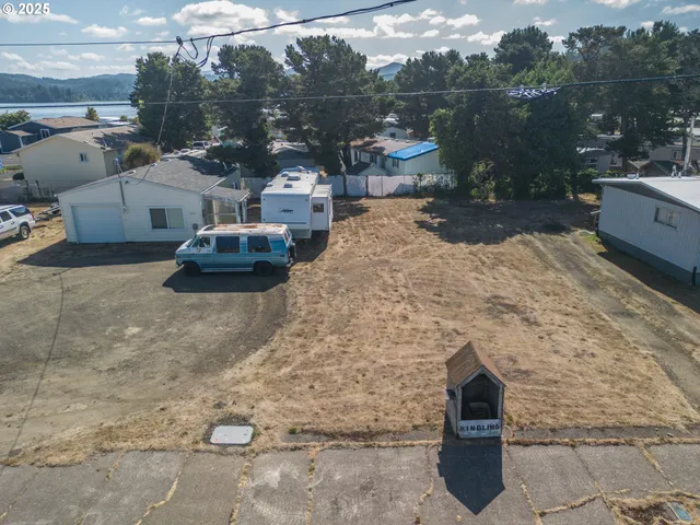 $500,000 | 1045-1085 Northeast Mill Street, Waldport, OR 97394