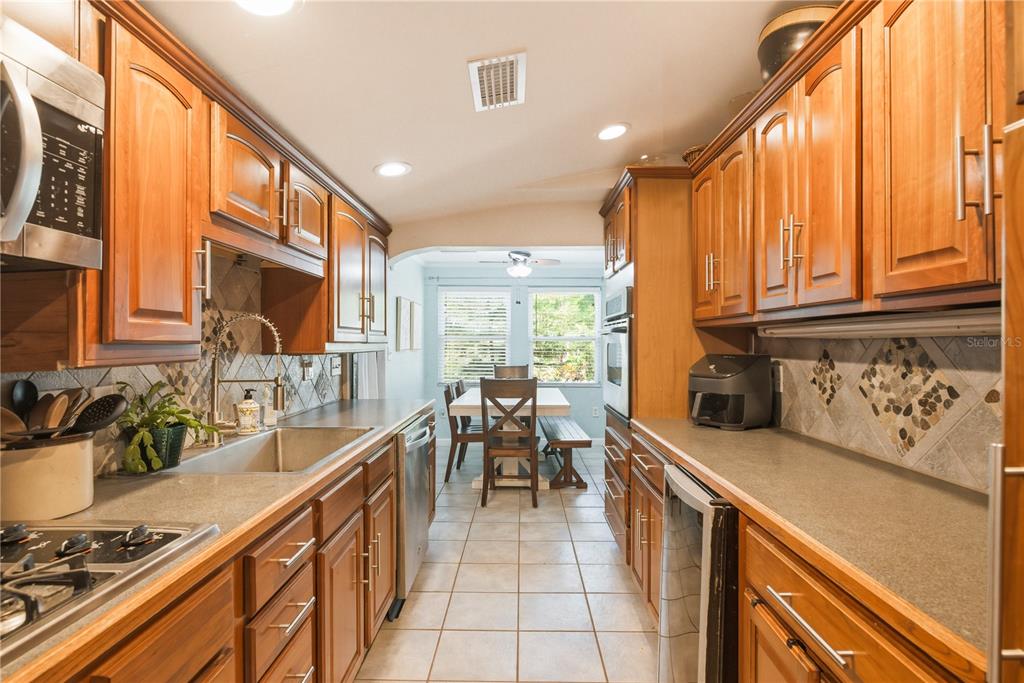 701 South Crest Avenue Clearwater, FL 33756 - Photo 15 of 54