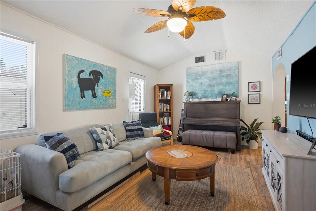 701 South Crest Avenue Clearwater, FL 33756 - Photo 19 of 54