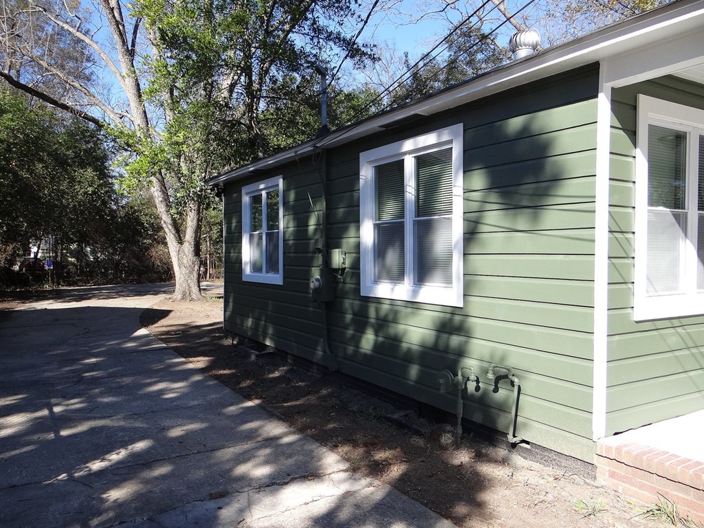 345 29th Avenue Columbus, GA 31903 - Photo 6 of 18 a view of a house with a yard