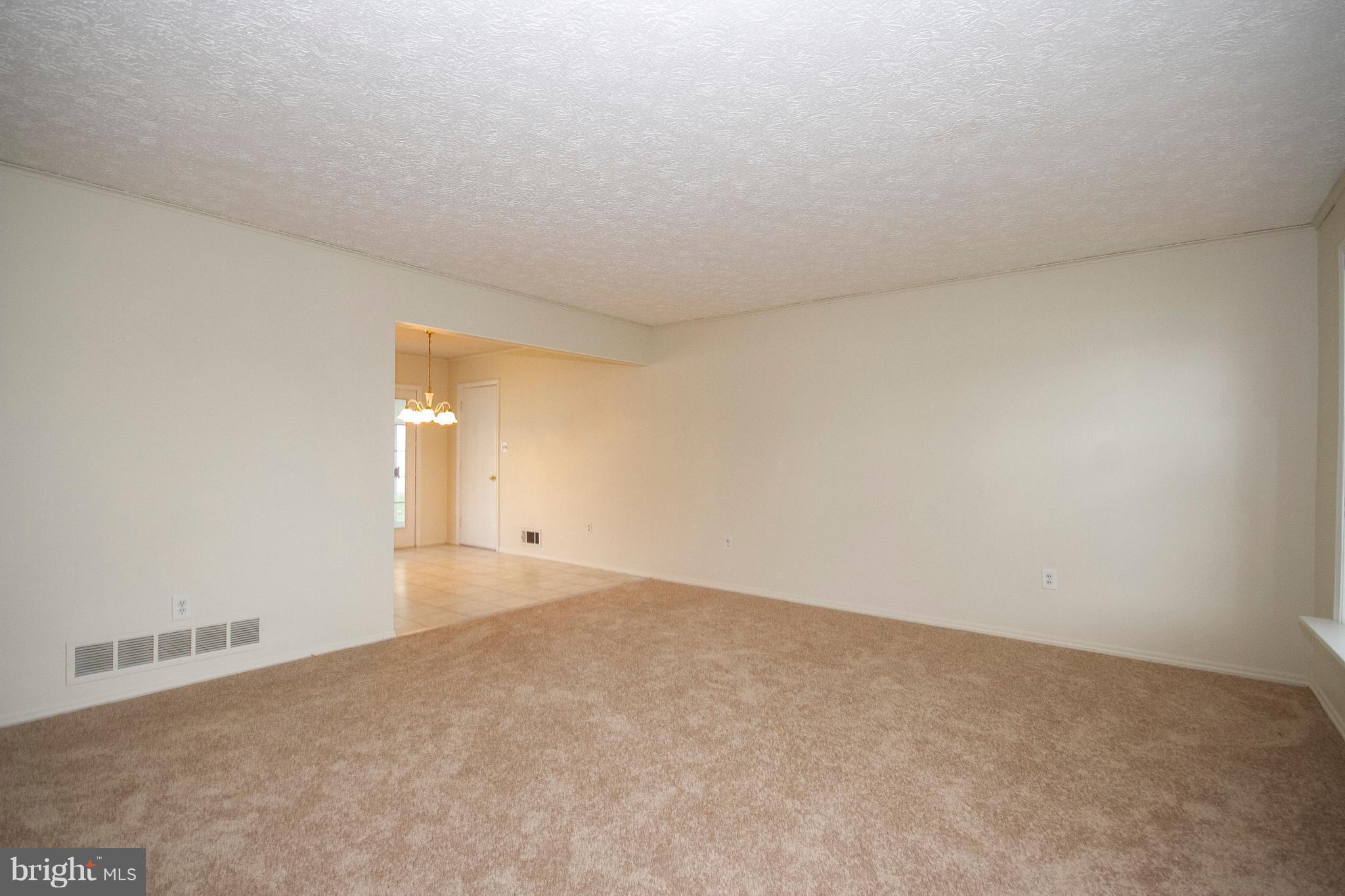 4100 Glen Park Road Baltimore, MD 21236 - Photo 3 of 30 Living Room
