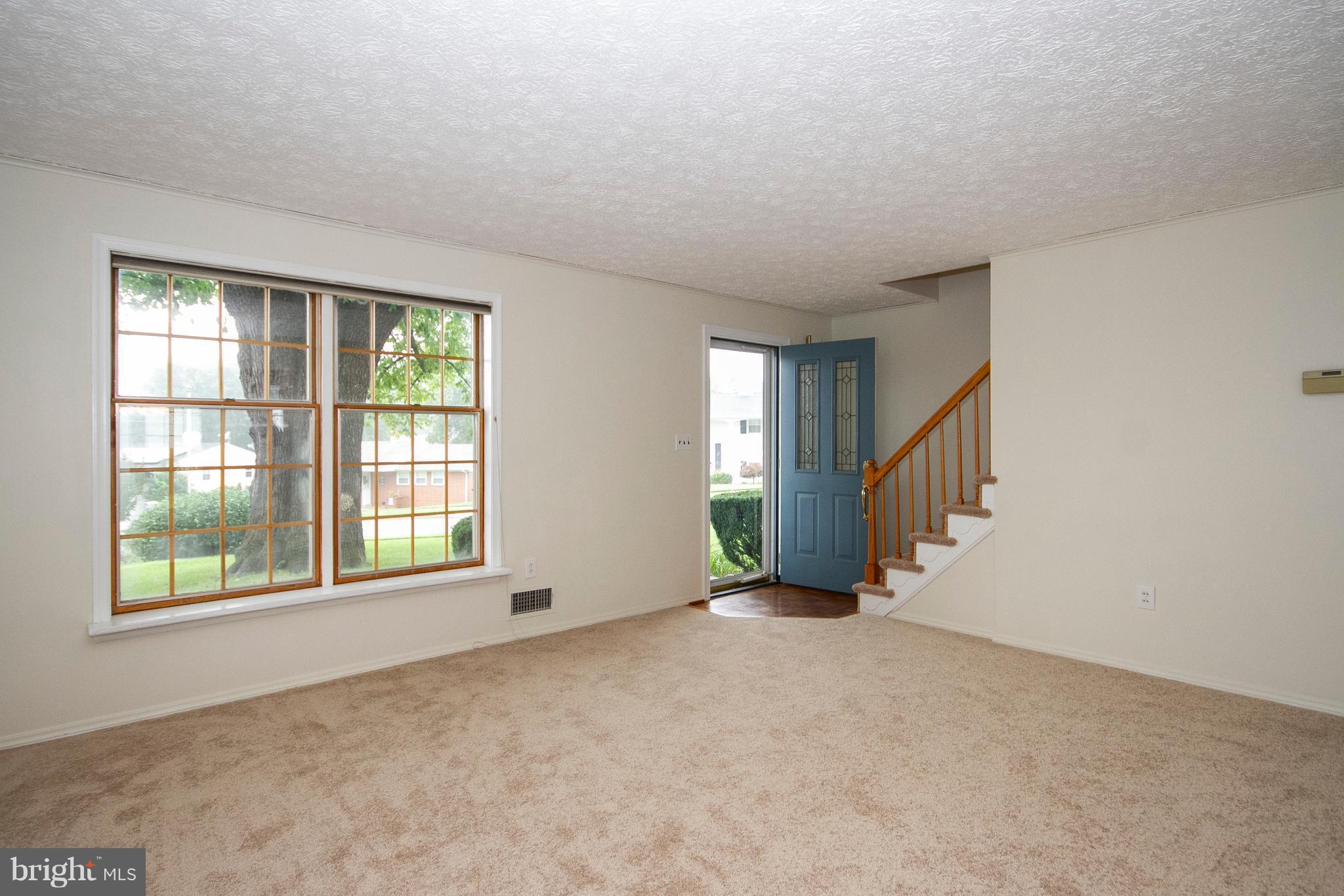 4100 Glen Park Road Baltimore, MD 21236 - Photo 5 of 30 Living Room