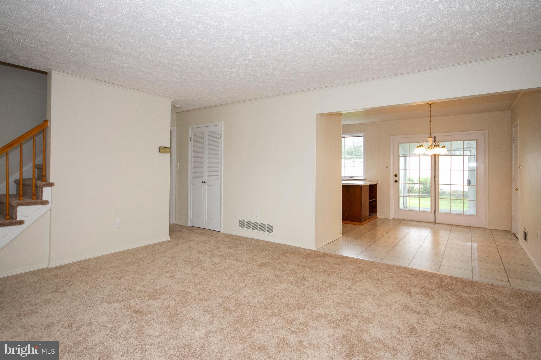 4100 Glen Park Road Baltimore, MD 21236 - Photo 6 of 30 Living Room