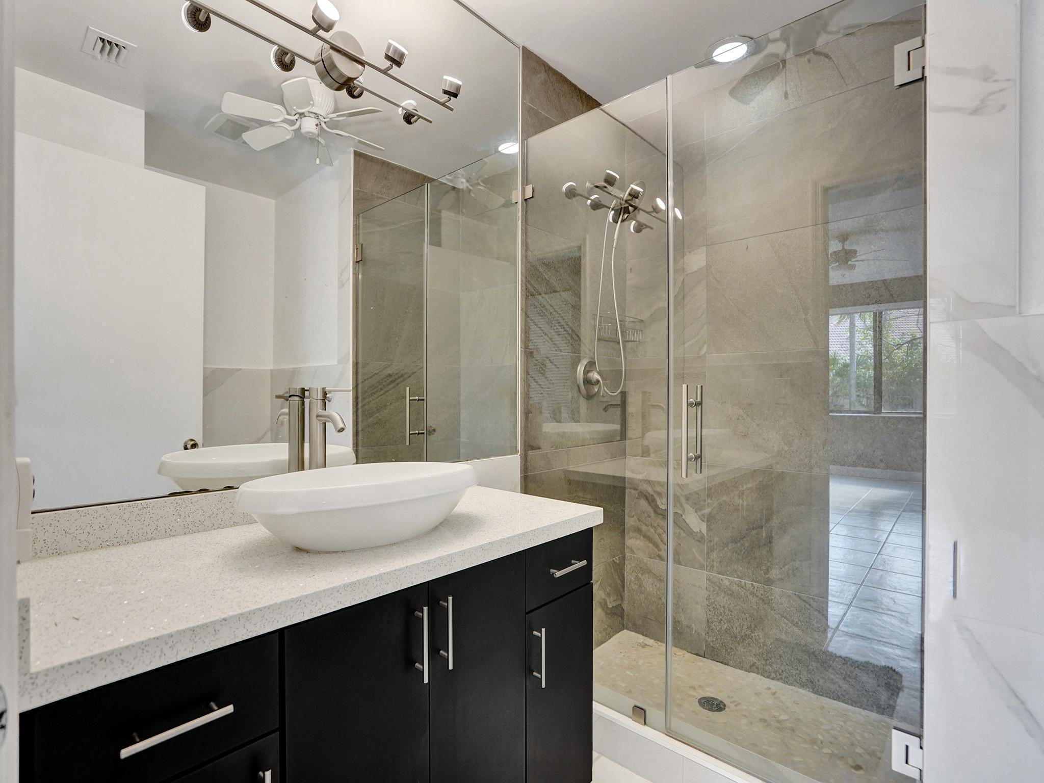 7546 La Paz Boulevard, Unit 108 Boca Raton, FL 33433 - Photo 23 of 33 2nd bathroom