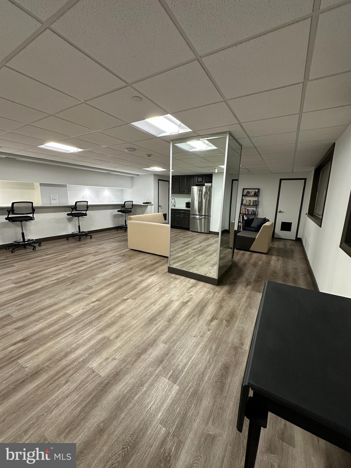 2101-17 Chestnut Street, Unit 1121 Philadelphia, PA 19103 - Photo 36 of 42 a view of a living room