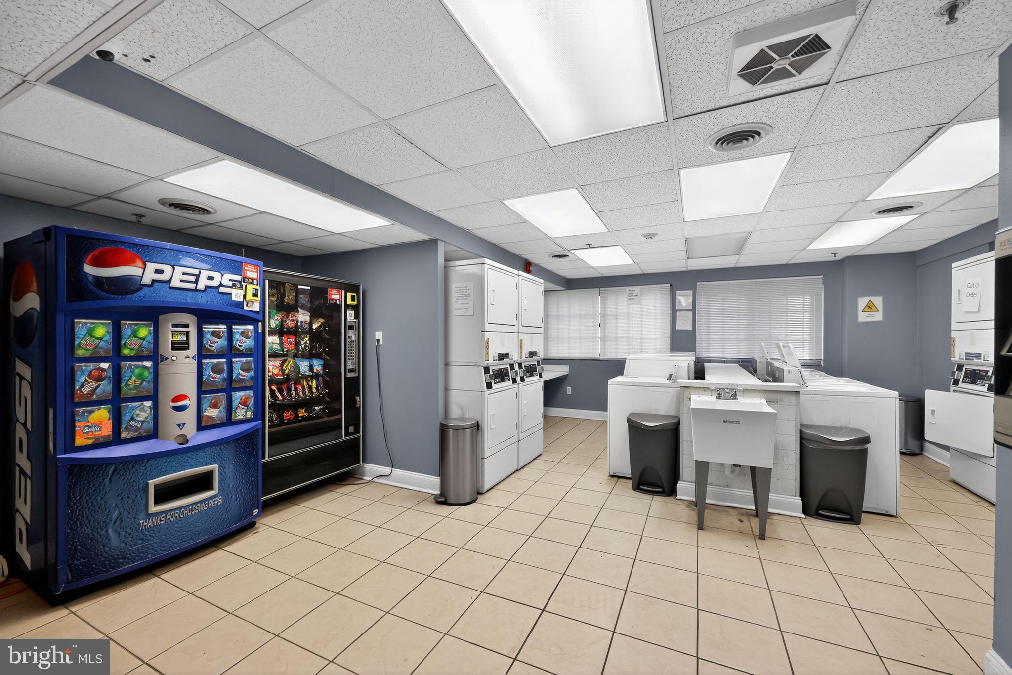 2101-17 Chestnut Street, Unit 1121 Philadelphia, PA 19103 - Photo 38 of 42 a large room with lots of furniture and clutter