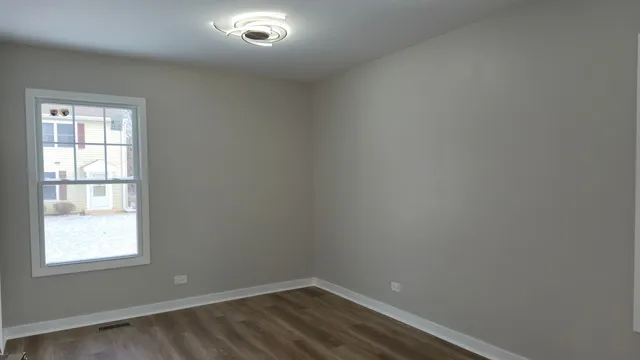 $224,900 | 231 Harvest Court, Vernon Hills, IL 60061