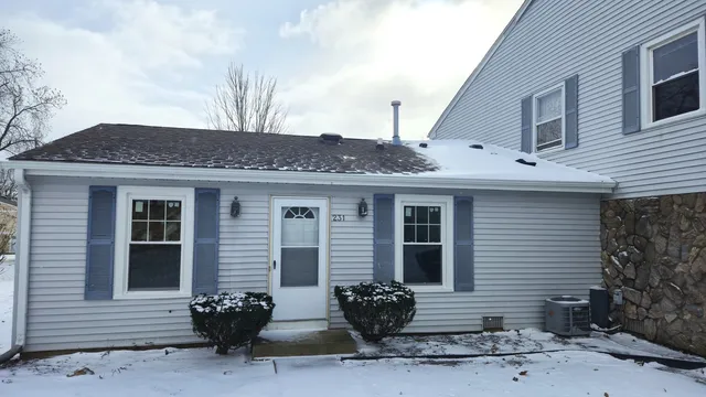 $224,900 | 231 Harvest Court, Vernon Hills, IL 60061